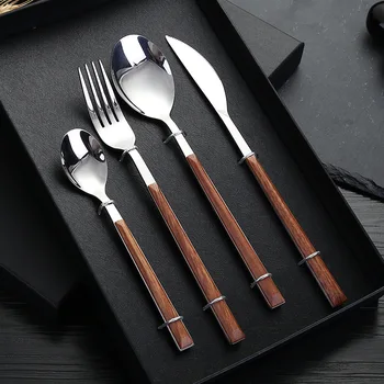 Нов набор от прибори с имитация на дървена дръжка, нож за стек, основна маса, плот, десерт лъжица, нож от неръждаема стомана, лъжица, вилица