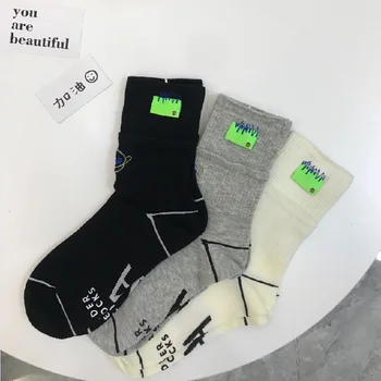 Корейската версия на новата етикети памучни чорапи, дамски чорапи с бродерия в стил Kawai, дамски чорапи, модни улични спортни момиче чорапи
